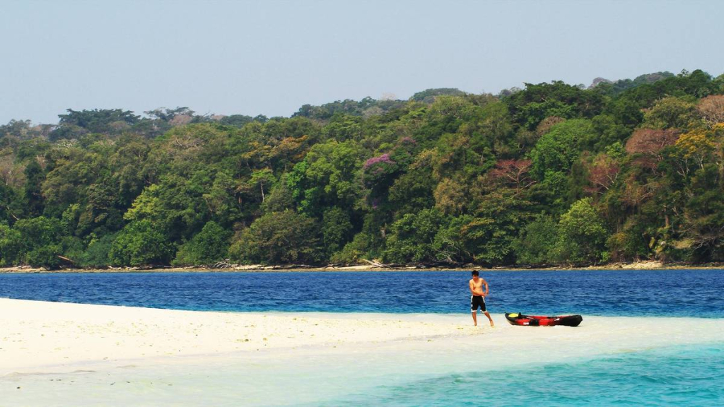 pulau-umang,-serpihan-surga-tropis-di-tepian-barat-ujung-kulon