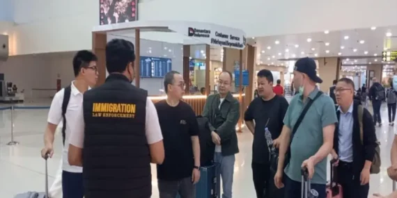 Delapan WNA Tiongkok Dideportasi dari Surabaya, Imigrasi Tindak Pelanggaran Izin Tinggal