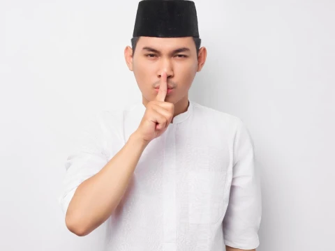 khutbah-jumat:-bahaya-sifat-tamak-dan-cara-menjaga-hati-darinya