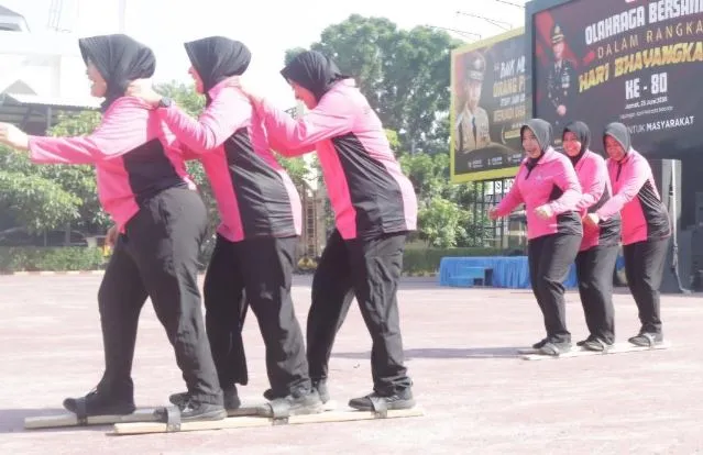 sambut-hari-bhayangkara,-polresta-sidoarjo-gelar-olahraga-bersama-perkuat-soliditas-personel