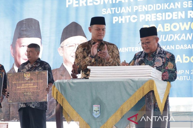 mendikdasmen:-revitalisasi-sekolah-ciptakan-ruang-belajar-yang-layak