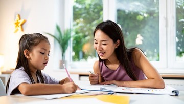 anak-masih-susah-pegang-pensil-dengan-benar?-ketahui-penyebab-dan-cara-mengatasinya
