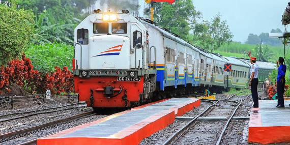 Walaupun Bikin Kaget, Suara klakson Kereta Api Ternyata Ada Maknanya