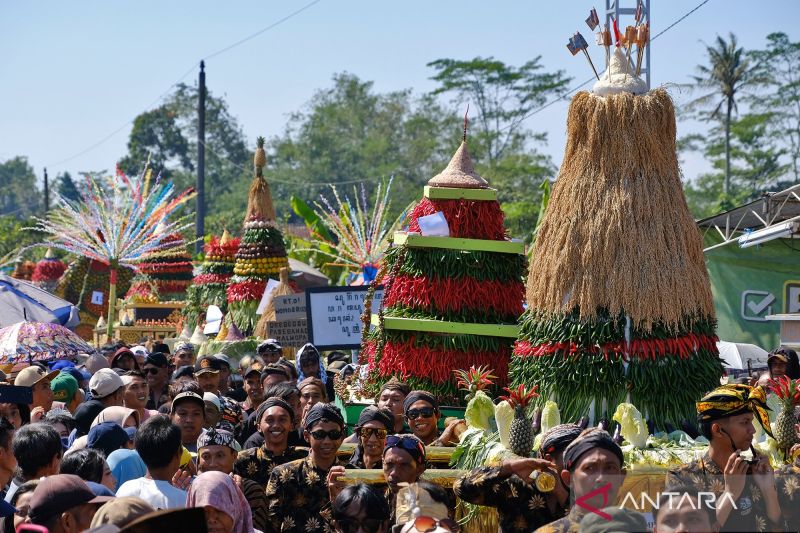 kemeriahan-kirab-malawapati-temanggung:-tradisi-grebeg-suro-yang-dipercaya-bawa-berkah