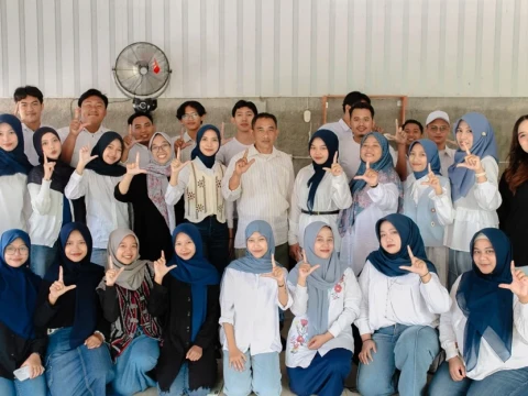 daily-sastra-dorong-budaya-literasi-pemuda-rembang-lewat-kelas-esai-kreatif