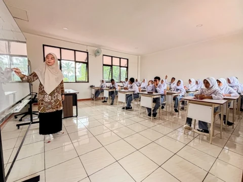 biaya-mobilitas-jadi-beban,-pengamat:-guru-butuh-transportasi-layak