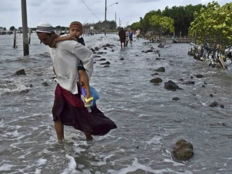 anak-anak-pesisir-menanggung-dampak-pembangunan-yang-abaikan-krisis-iklim