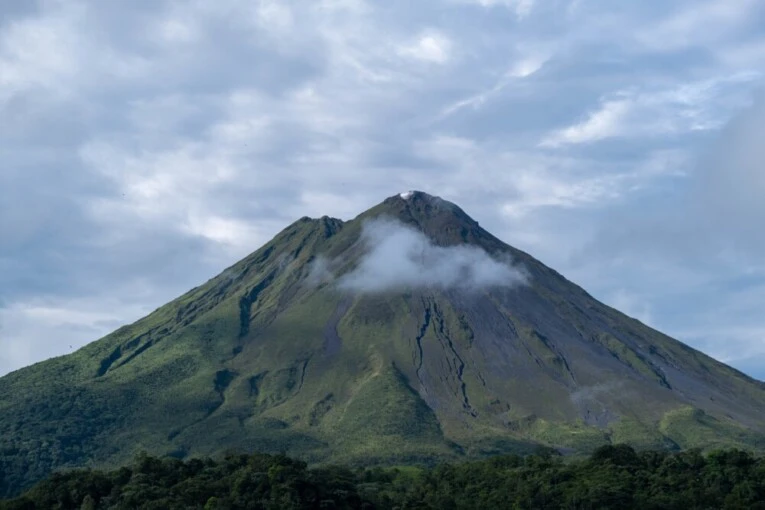 gunung-semeru-kembali-erupsi,-potensi-bahaya-banjir-lahar