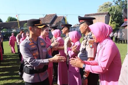 77-personel-polres-madiun-naik-pangkat,-kapolres-ingatkan-tanggung-jawab-bertambah