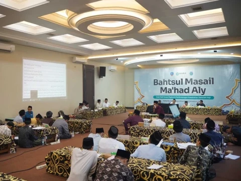bahtsul-masail-ma’had-aly-putuskan-status-kepemilikan-emas-dalam-skema-jual-beli-ljk