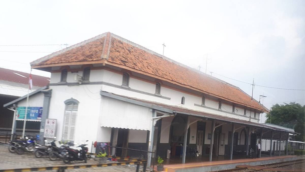 stasiun-brumbung,-jejak-kolonial-yang-masih-hidup-di-masa-kini