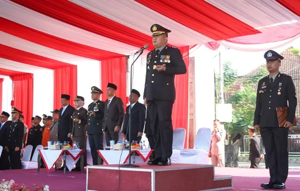 polres-jombang-rayakan-hut-bhayangkara-ke-80-dengan-atraksi-dan-simulasi-cepat-tanggap