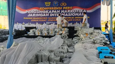 heboh-gudang-di-gresik-digerebek,-simpan-ganja-berton-ton-dari-thailand
