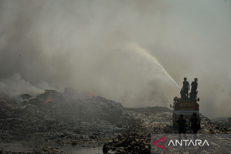 tim-medis-siaga-24-jam-antisipasi-dampak-kebakaran-tpa-jatiwaringin