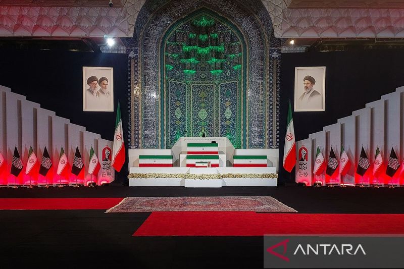iran-mulai-prosesi-pemakaman-mendiang-ali-khamenei-di-teheran