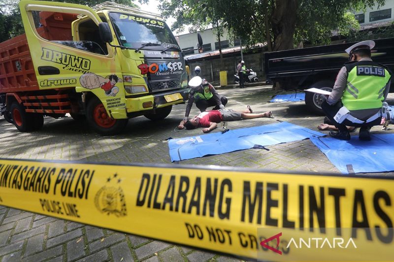 anggota-patroli-polda-metro-gugur-saat-bantu-pengendara-di-tol-joglo