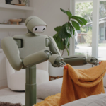 Robot Rumah Lucu Ini Melipat Cucian Anda seharga $8.000 tapi Itu Masih Terlalu Banyak