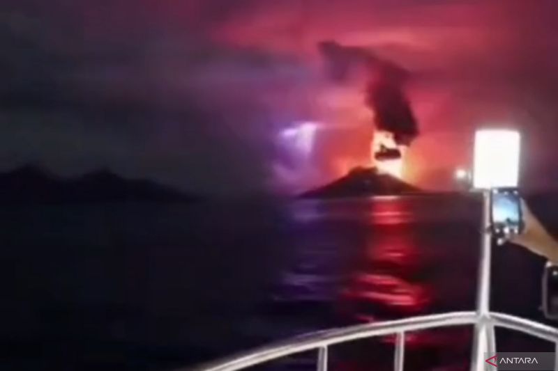 badan-geologi:-video-erupsi-gunung-anak-krakatau-dari-atas-kapal-hoaks
