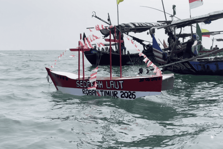 warga-batang-sedekah-laut-di-tengah-kerusakan-pesisir