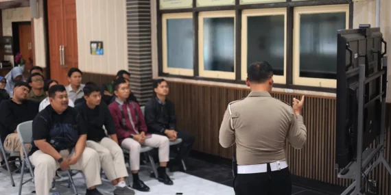 Bukan Tilang, Ini Misi Satlantas Gresik Selamatkan Generasi Muda dari Kecelakaan
