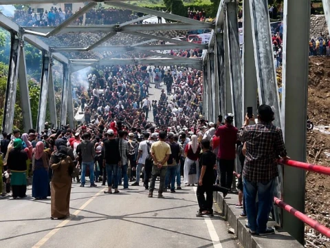 warga-enang-enang-bener-meriah-bangun-jembatan-swadaya-senilai-rp1,08-miliar