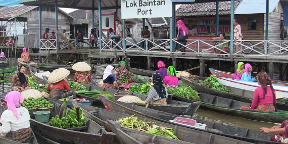 Pasar Terapung Lok Baintan, Tradisi Berdagang di Atas Perahu yang Tak Lekang oleh Waktu
