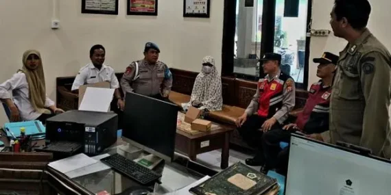Hotline 110 Polresta Sidoarjo Bantu Temukan Bocah 4 Tahun yang Terpisah dari Orang Tuanya