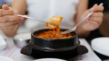 ciri-ciri-kepribadian-orang-yang-suka-makan-pedas,-ternyata…