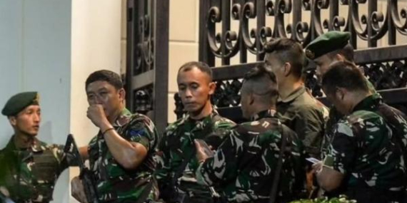 jampidsus-digerebek,-pelibatan-tni-dikecam