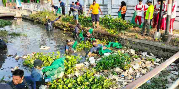 Ratusan Relawan Turun ke Sungai, Polsek Krian Gaungkan Gerakan Jaga Lingkungan di Sidoarjo