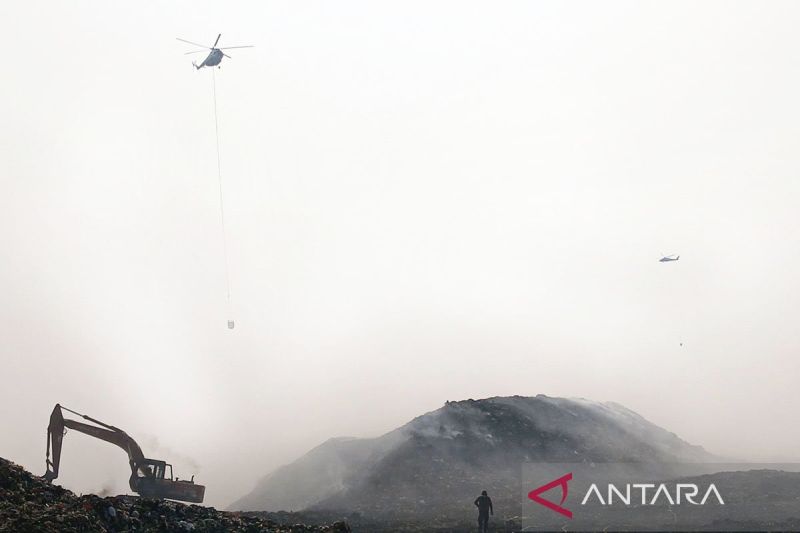 bnpb:-heli-pengebom-air-disetop-seiring-padamnya-tpa-jatiwaringin