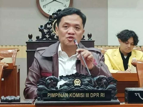 dpr-minta-kejagung-bentuk-tim-independen-usut-kasus-eks-jampidsus-febrie 