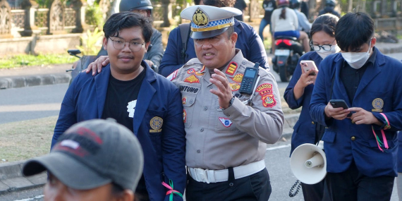 warga-indonesia-mendukung-demokrasi,-tapi-juga-menerima-pembatasan-kebebasan-sipil-oleh-negara