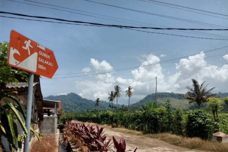 petani-hutan-wonoasih-makmur-waswas-tambang-emas-masuk-gunung-salakan
