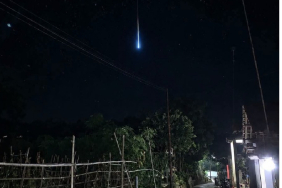 viral-meteor-melintas-di-langit-jawa,-brin-ungkap-dugaan-lokasi-jatuhnya