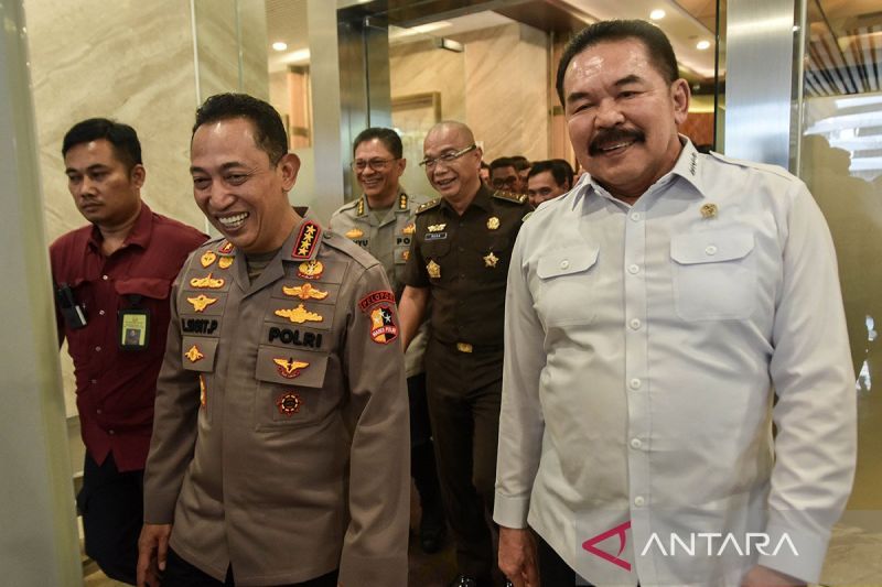 kapolri-pastikan-hubungan-polri-dan-kejagung-tetap-solid