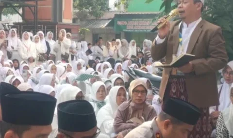 jamaah-seribu-rebana-jombang-ziarah-ke-bangkalan,-doakan-kesuksesan-muktamar-ke-35-nu