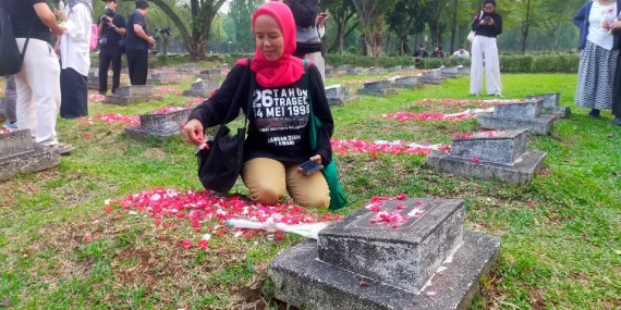 Perkosaan Massal 1998 Dibungkam Sejarah dan Dihapus Dari Ingatan
