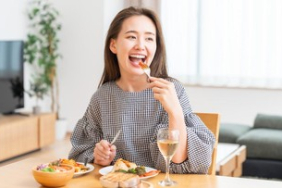 6-ciri-kepribadian-orang-yang-makan-cepat-menurut-psikologi,-benarkah-tidak-sabaran?