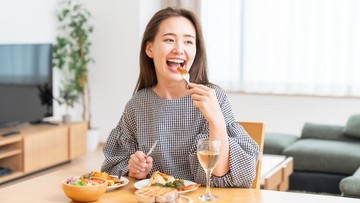 6-ciri-kepribadian-orang-yang-makan-cepat-menurut-psikologi,-benarkah-tidak-sabaran?