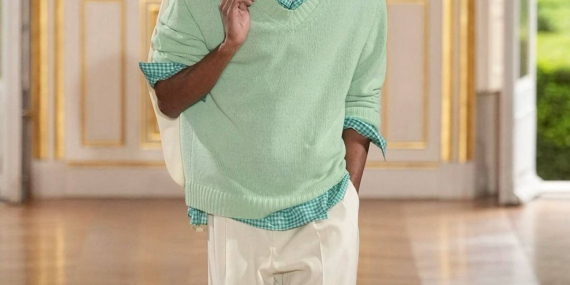 viknes-waren-tak-pernah-bermimpi-jadi-model,-kini-tampil-di-runway-jacquemus