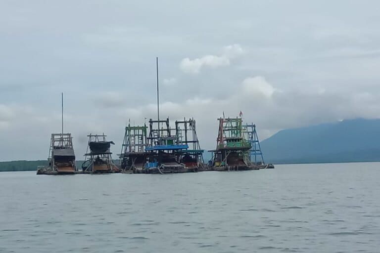 nelayan-menanti-keseriusan-pemerintah-setop-tambang-timah-di-teluk-kelabat