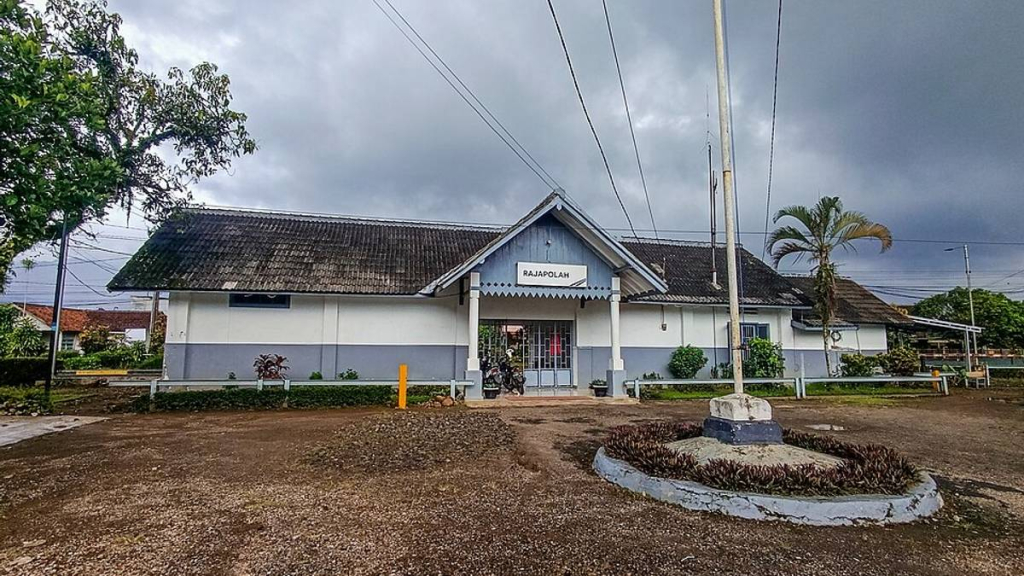 stasiun-rajapolah,-stasiun-kecil-di-tasikmalaya-yang-hanya-layani-1-ka