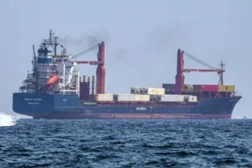 iran-tegaskan-selat-hormuz-tetap-ditutup-hingga-as-mengakhiri-‘tindakan-agresi’