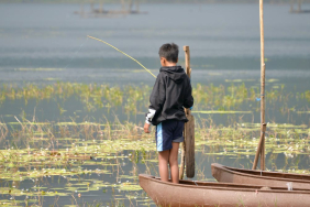 mancing-ikan:-terapi-tetap-waras-di-tengah-tekanan-hidup-yang-melelahkan