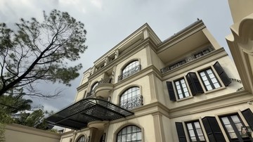 5-potret-rumah-4-lantai-para-artis-indonesia,-dilengkapi-lift-hingga-bioskop-pribadi