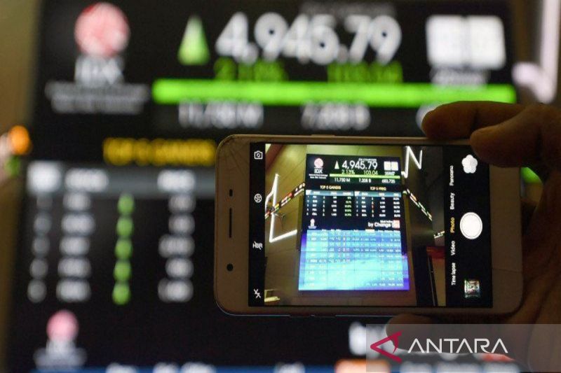 ihsg-ditutup-naik-ditopang-penguatan-semua-sektor-saham