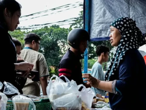 khutbah-jumat:-tetap-mencari-rezeki-halal-di-tengah-tantangan-ekonomi