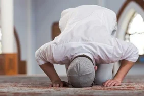 telaah:-riset-barat-ungkap-gerakan-salat-bisa-atasi-nyeri-punggung,-bagus-bagi-ibu-hamil
