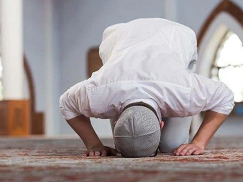 telaah:-riset-barat-ungkap-gerakan-salat-bisa-atasi-nyeri-punggung,-bagus-bagi-ibu-hamil